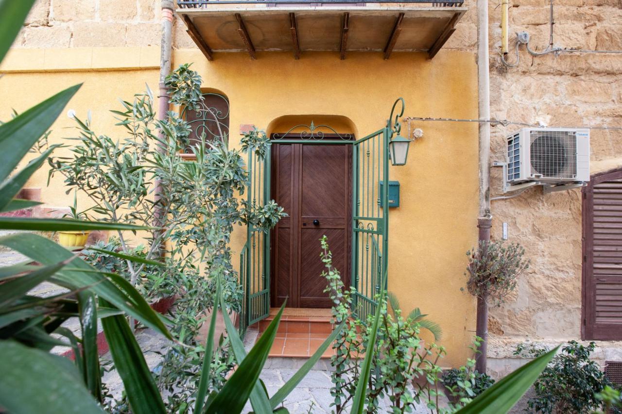 La Sedia Rossa Historical Centre Apartment Agrigento Bagian luar foto