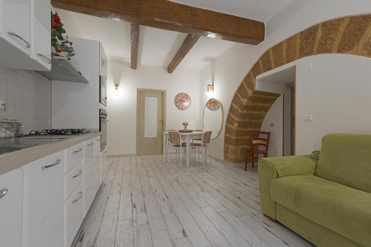 La Sedia Rossa Historical Centre Apartment Agrigento Bagian luar foto