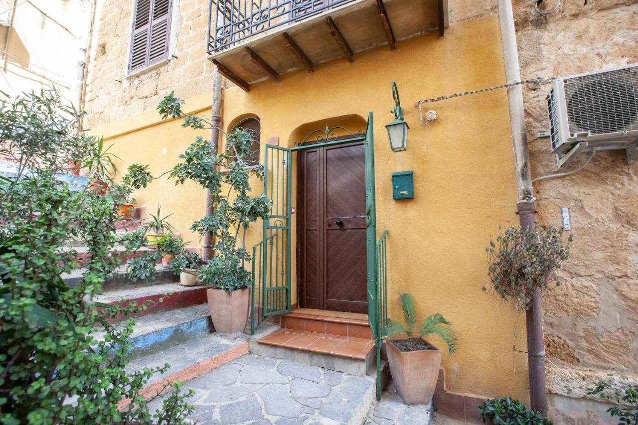 La Sedia Rossa Historical Centre Apartment Agrigento Bagian luar foto