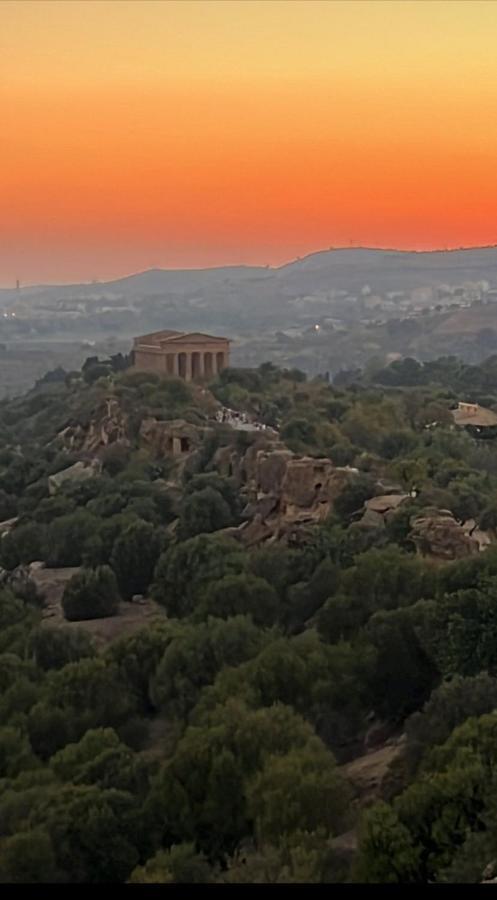 La Sedia Rossa Historical Centre Apartment Agrigento Bagian luar foto